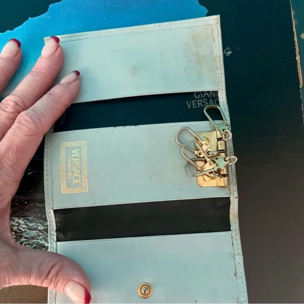 Versace Vintage Light Blue Ostrich Key Holder with Gold Medusa - Picture 5 of 5